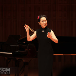 邓宛霞演唱《游园》时的风采