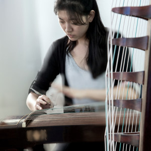 音乐会开始前，演员们正在彩排