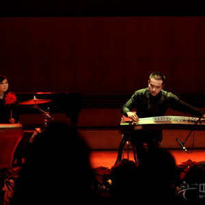 上海音乐学院大一的邓翊群演奏的筝与打击乐(打击乐：姚晓蕾)《戏韵》