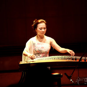 祁瑶演奏《铁马吟》时的风采