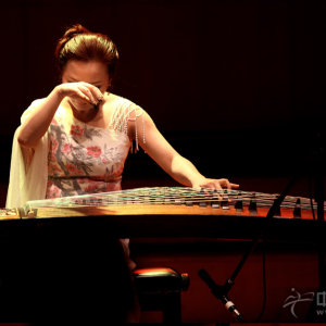 祁瑶演奏《铁马吟》时的风采