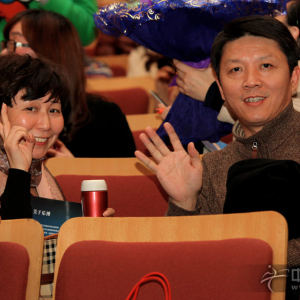 中场休息，古筝演奏家、安徽师范大学音乐学院副院长——李庆丰教授(图右)和扬州大学艺术学院副教授、1+1古筝基础教学法创始人——王小平(图左)到场观摩了音乐会