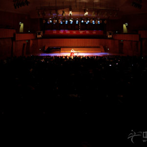 来自上海音乐学院附小四年级的9岁小朋友何芊倩演奏《夜深沉》