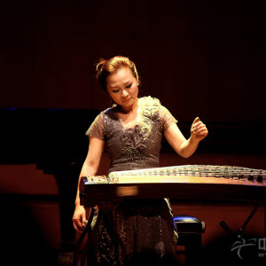 祁瑶演奏《云裳诉》时的风采