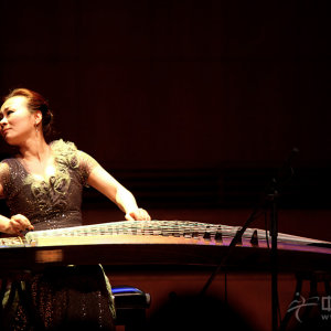 祁瑶演奏《云裳诉》时的风采