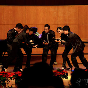 音乐会最后，由祁瑶的学生带来了美国简约派古典作曲家斯蒂文·瑞兹(Steve Reich)的打击乐作品《木片》，音乐会至此圆满闭幕