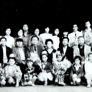 1991年张景霞独奏音乐会后与嘉宾合影