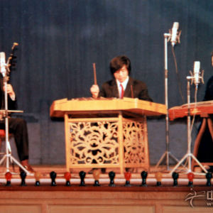 在沈阳音乐学院张景霞同其他演奏家接待外宾的演出