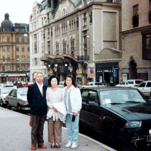 晚年到瑞典参加演出留影