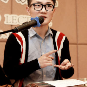 2013年1月2日，当代青年古筝演奏家；2009第七届中国音乐“金钟奖”金奖得主；中国民乐界首位获得欧洲“GOLDEN RADIO”广播大奖演奏奖的演奏家；武汉音乐学院古筝专业导师——刘乐讲座