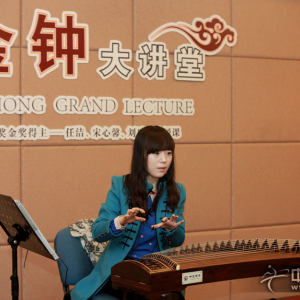  宋心馨演讲时的风采