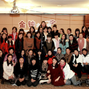 任洁讲座圆满成功，学员们与任洁合影留念