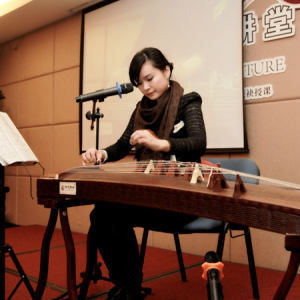 任洁演讲时的风采