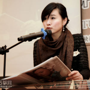 任洁演讲时的风采