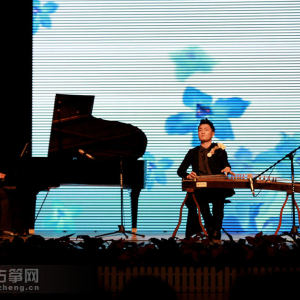 刘乐(古筝)与匡力(钢琴)共同演奏《云岭音画》、《天空之恋》时的风采