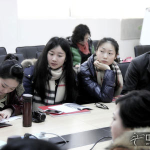 参加第一届筝赢通管理精英培训班的会员们认真听讲