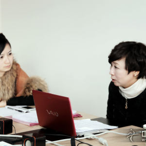 参加第一期筝赢通大会——“1+1”古筝基础教学法研讨会的老师正在认真的听王小平副教授讲解“1+1”古筝基础教学法