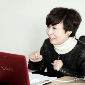 王小平副教授讲解“1+1”古筝基础教学法时的风采