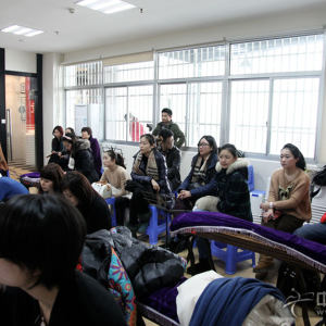 参加第一期筝赢通大会——“1+1”古筝基础教学法研讨会的会员观摩百家筝鸣样板课时的风采