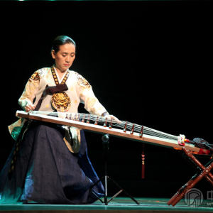 中韩古筝伽倻琴音乐会上，伽倻琴独奏《金竹波流》的风采