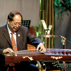 焦金海演奏《大漠之韵》。