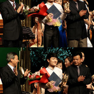 第七届中国音乐金钟奖古筝比赛金奖获得者刘乐获奖时的风采。