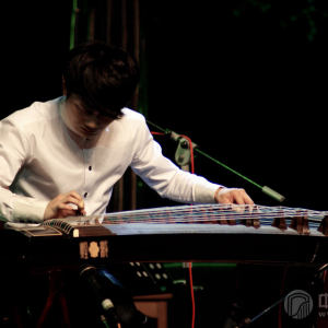 刘乐演奏《云裳诉》时的风采。