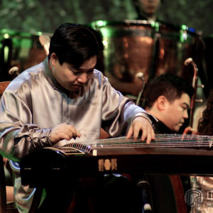 王中山演奏《河南小曲》时的风采。