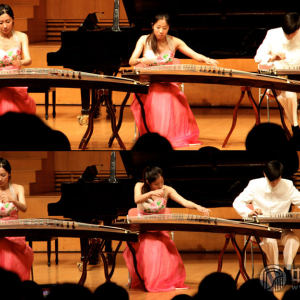 南京艺术学院“墨语”古筝组合演奏《月儿高》时的风采。