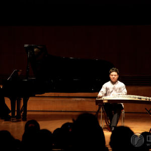 然后，王中山演奏了一曲《望秦川》。（钢琴伴奏：计璐）