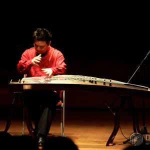 下半场开始，王中山首先演奏了新创作品《水墨》。