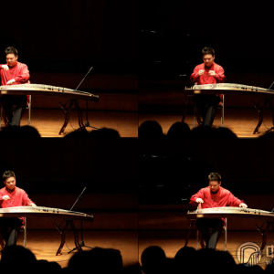 王中山演奏新创作品《水墨》时的风采。