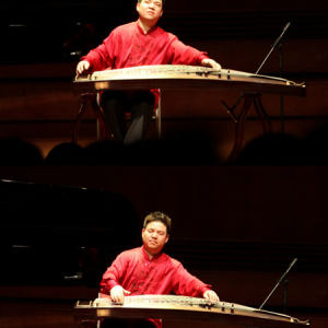 《水墨》乐曲开头由一连串散音连结而成，似水墨在宣纸上一点点晕开幻化的意象。随后节奏慢慢变化、加快，仿佛书写者已开始行云流水地创作起来。该曲始终给人幻化梳离之意境美，其中一小段轮指片段还很有现代感。演奏到后半段，王中山老师还随乐诵起了杜牧的《江南春》一诗：千里莺蹄绿映红，水村山郭酒旗风。南朝四百八十寺，多少楼台烟雨中……将一曲推向高潮。赢得观众热烈掌声。