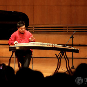 然后，王中山又演奏了一曲《殇》。