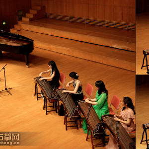 王中山与王艳、蔡珊珊、魏圩、杨艳、计璐（伴奏）等人共同演奏《夜深沉》时的风采。 