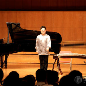 紧接着，音乐会主角——王中山老师登场。