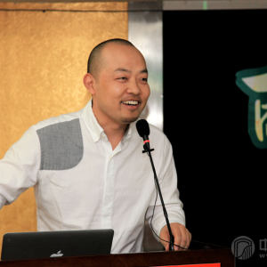 行业经营大讲堂上，林加平先生(天使投资人；著名营销专家，也是唯一一位致力于古筝行业经营实践的营销管理专家；中国古筝网公益赞助人)组织并回答学员提问。