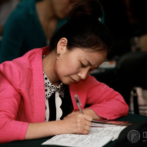 行业经营大讲堂上，学员们认真记录。