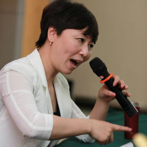 百家筝坛2013筝赢通系列活动武汉站——1+1古筝基础教程及教学研讨会（第23期），王小平老师为学员作解答。