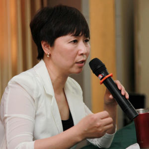 百家筝坛2013筝赢通系列活动武汉站——1+1古筝基础教程及教学研讨会（第23期），王小平老师为学员作解答。