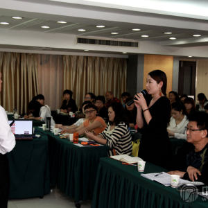 百家筝坛2013筝赢通系列活动武汉站——成长历程分享精彩瞬间之师生交流。