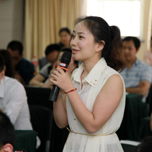 百家筝坛2013筝赢通系列活动武汉站——在经营论坛上，学员提问。