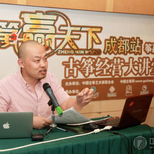 活动特邀天使投资人、古筝行业运营专家林加平老师作主讲嘉宾。讲座中，林加平老师围绕招生策略、师资教学管理、古筝销售等方面进行深入浅出地详细解答。同时，他还给予大家策略性的指导意见，“一对一”地切实解决大家在古筝经营中遇到的难题。