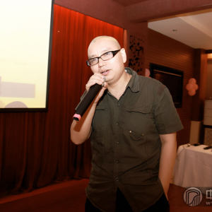 酒会上，学员的才艺表演。