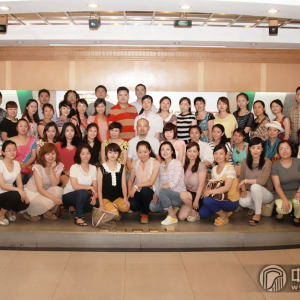 “筝赢天下行业经营大讲堂”成都站，全体学员与嘉宾们合影留念。