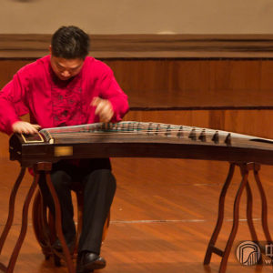 当晚还有一首充满异域风情的曲目《远逝的绿洲》。王中山老师用楼兰风格的演绎手法，表现新疆曾经存在的一片绿洲，让人感到格外新颖。