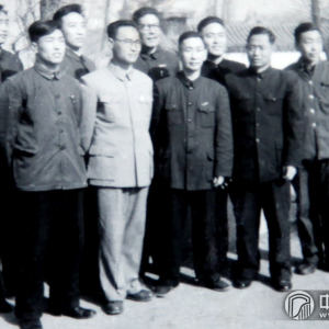 1958-1961期间，史兆元就读天津音乐学院时期随老师到北京参加会议。（左2、何宝泉，左3、史兆元，左4、曹正，左5、曹东扶，左6、罗九香，左7、赵玉斋，左8、高自成，左9、王福立（王殿玉儿子））