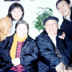 史兆元夫妇与儿子、儿媳的照片。