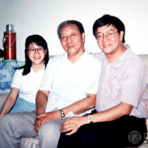 史兆元与新加坡学生曾世尧（右一）。