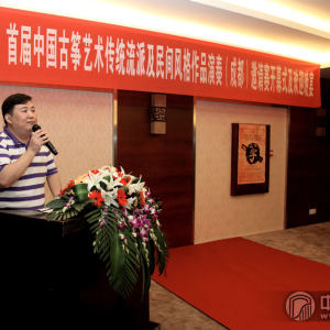 开幕式主持人：江澹曦（四川音乐学院民乐系教授、硕士研究生导师，及本次比赛的评审委员会委员）。